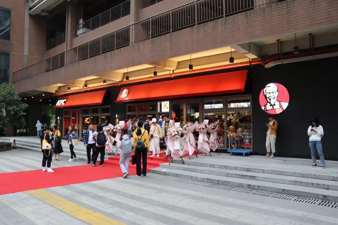 千亿高校成品牌新战场，餐饮已进入“渠道”争夺战